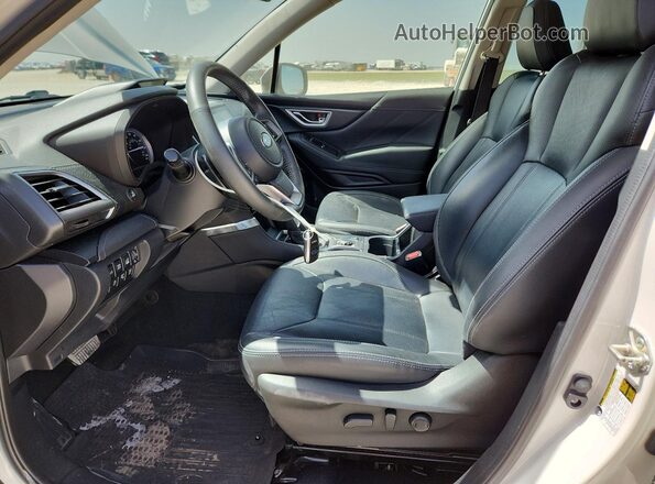 JF2SKAXC9MH544109 2021 SUBARU FORESTER White Front interior view