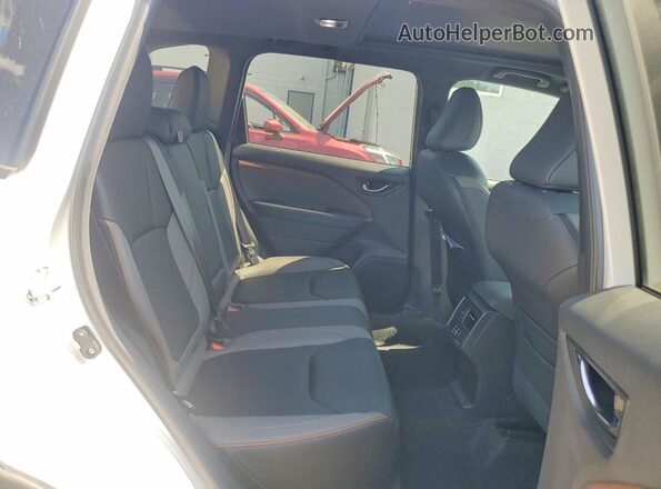 JF2SLDHC3SH537232 2025 SUBARU FORESTER White უკანა სალონის ხედი