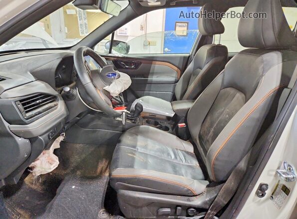 JF2SLDHC7SH520546 2025 SUBARU FORESTER White Vista interior delantera