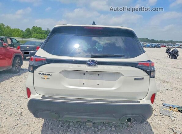 JF2SLSTD1SH420155 2025 SUBARU FORESTER White Հետևի տեսք
