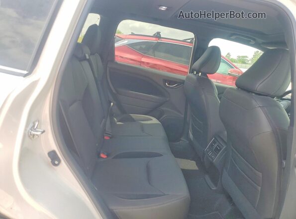 JF2SLSTD1SH420155 2025 SUBARU FORESTER White Սալոնի հետևի տեսք
