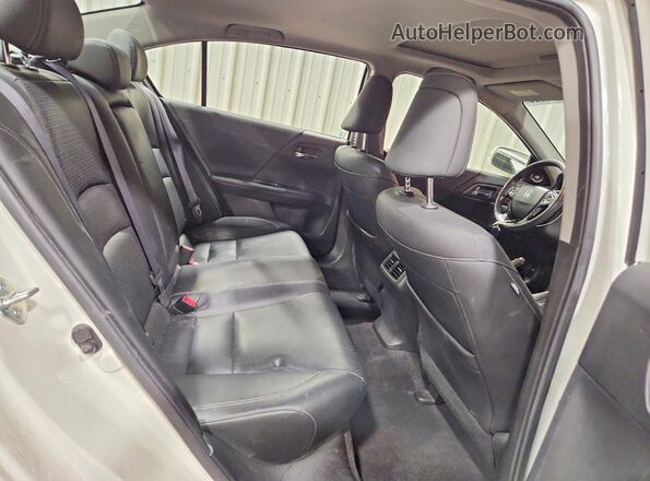 JHMCR6F54HC012993 2017 HONDA ACCORD Белый Вид задних сидений