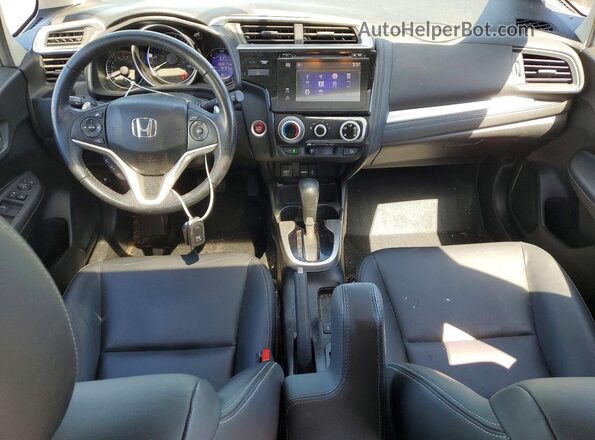 JHMGK5H84HS019990 2017 HONDA FIT White Widok deski rozdzielczej