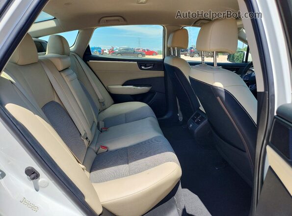 JHMZC5F17JC013323 2018 HONDA CLARITY Белый Вид задних сидений