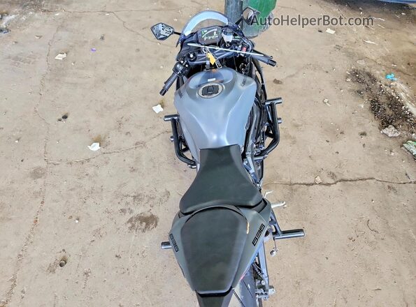 JKBZXJK10SA010786 2025 KAWASAKI ZX636 Black Հետևի տեսք