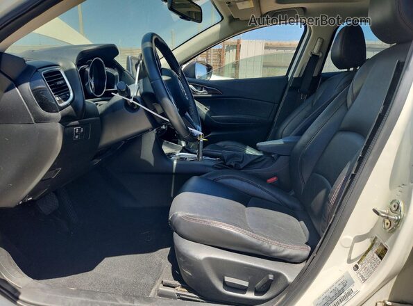 JM1BM1M33G1281268 2016 MAZDA 3 White Вид салону спереду