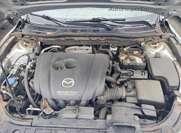 JM1BN1U71H1120936 2017 MAZDA 3 Silver Widok wnętrza z tyłu