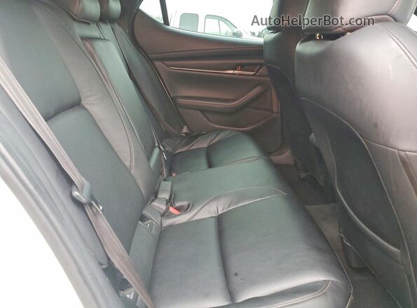 JM1BPAKL0M1323305 2021 MAZDA 3 White Widok tylnych siedzeń