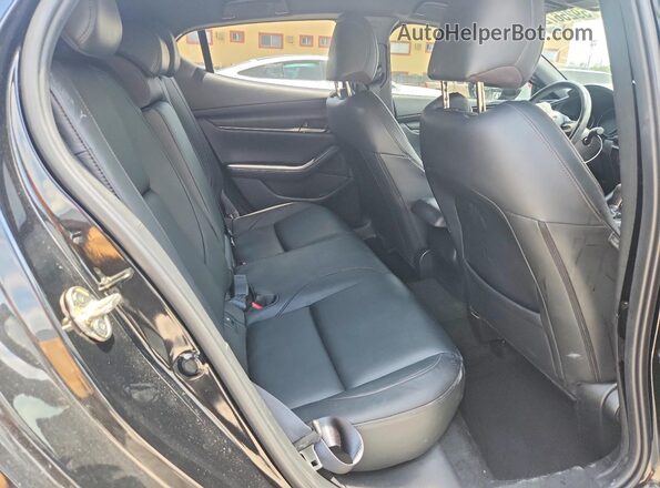 JM1BPAKM8P1616642 2023 MAZDA 3 Black Vista de los asientos traseros