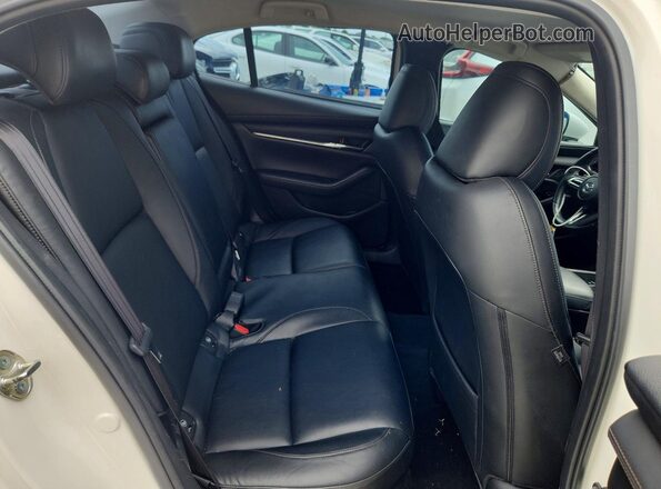 JM1BPBAM7K1118786 2019 MAZDA 3 White უკანა სავარძლების ხედი
