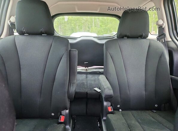 JM1CW2CL6H0194610 2017 MAZDA 5 Silver Widok tylnych siedzeń