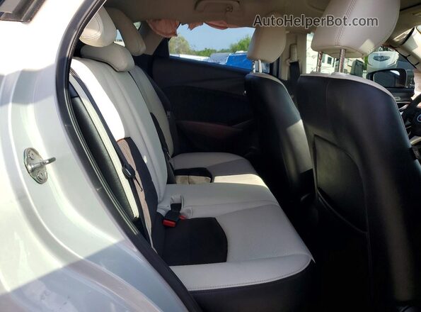 JM1DKBD78G0124008 2016 MAZDA CX-3 White Սալոնի հետևի տեսք