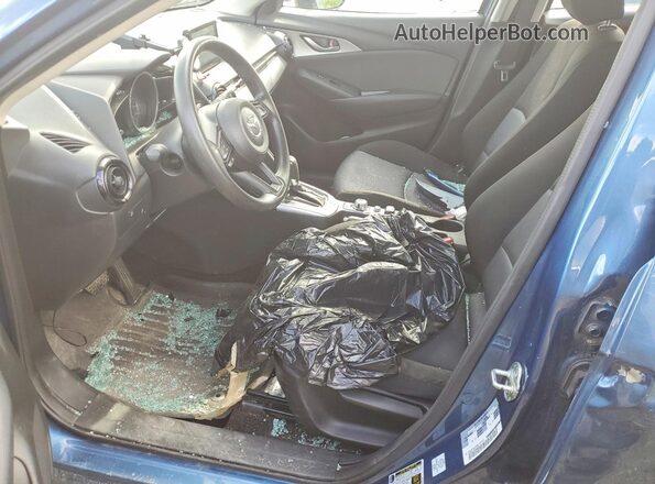 JM1DKDB73J0313493 2018 MAZDA CX-3 Blue Вид салону спереду