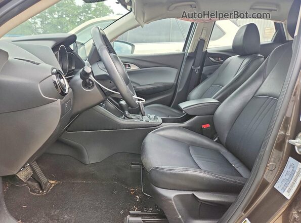 JM1DKDC71K1406331 2019 MAZDA CX-3 Gray Front interior view