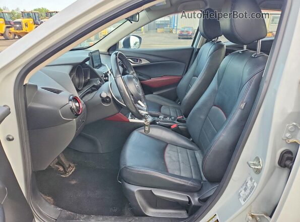 JM1DKDC79J0304912 2018 MAZDA CX-3 Белый Вид салона спереди