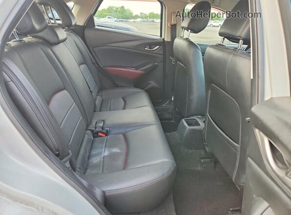 JM1DKDC79J0304912 2018 MAZDA CX-3 Белый Вид задней части салона