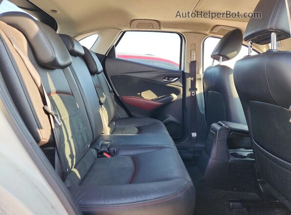 JM1DKDD78H0171505 2017 MAZDA CX-3 White უკანა სალონის ხედი