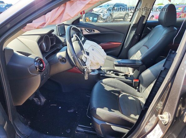 JM1DKFC72H0161419 2017 MAZDA CX-3 Серый Вид салона спереди