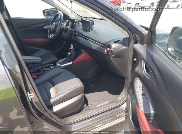 JM1DKFC77H0174554 2017 MAZDA CX-3 Серый Вид салона спереди