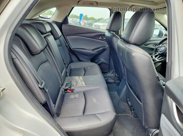 JM1DKFC77K1420147 2019 MAZDA CX-3 White Rear interior view