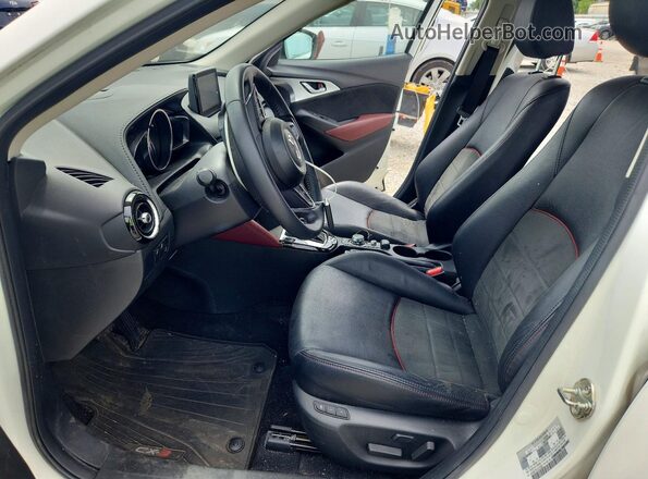 JM1DKFD75J0310622 2018 MAZDA CX-3 White Вид салону спереду