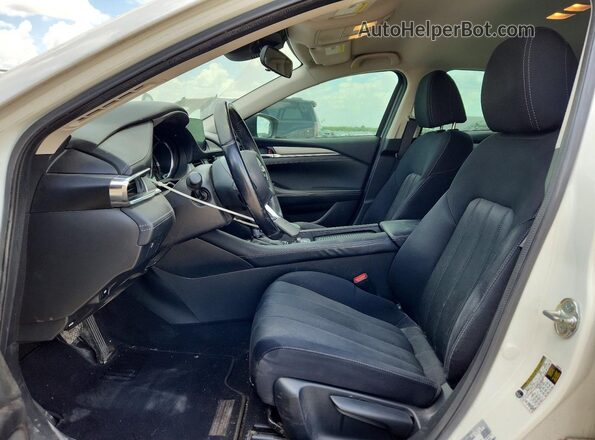 JM1GL1UM3J1322975 2018 MAZDA 6 Белый Вид салона спереди