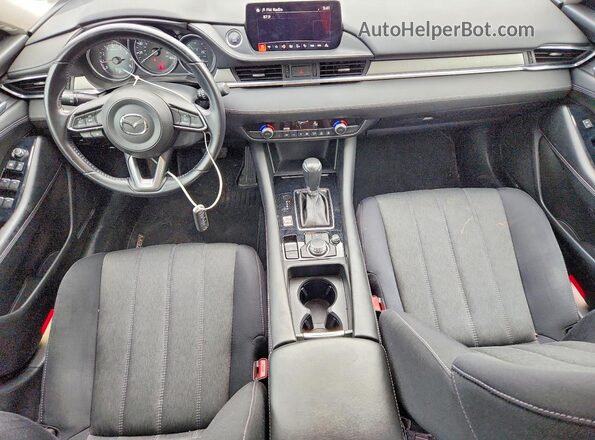 JM1GL1UMXJ1325596 2018 MAZDA 6 Red Dashboard view