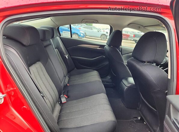 JM1GL1UMXJ1325596 2018 MAZDA 6 Red Rear seats view