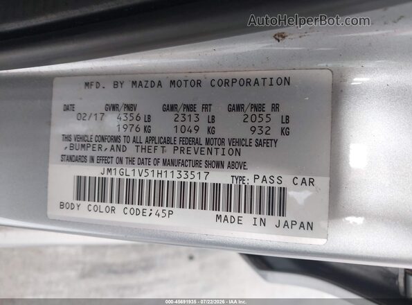 JM1GL1V51H1133517 2017 MAZDA 6 Silver Vista del compartimento del motor