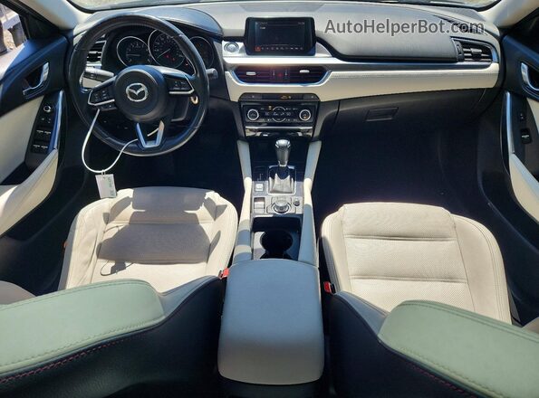JM1GL1V51H1154660 2017 MAZDA 6 Gray Widok deski rozdzielczej