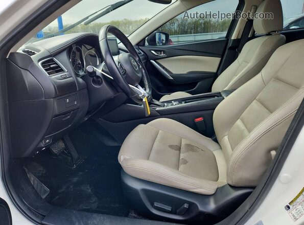 JM1GL1V53H1125614 2017 MAZDA 6 White Front interior view
