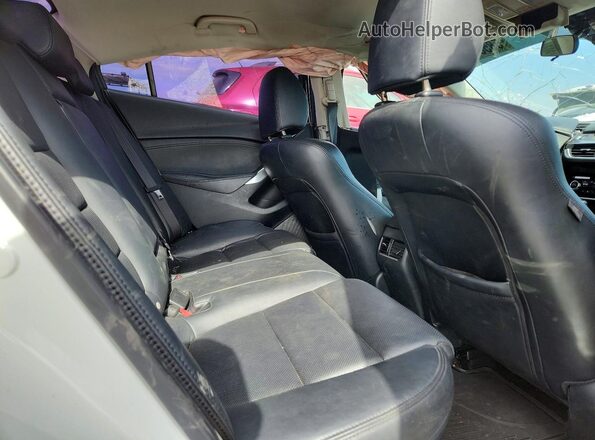 JM1GL1V56H1113179 2017 MAZDA 6 White Vista de los asientos traseros