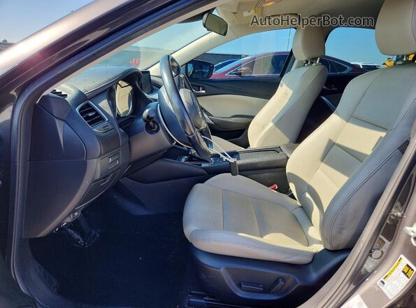 JM1GL1V57H1146692 2017 MAZDA 6 Gray Вид салону спереду