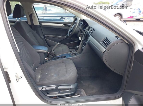 JM1GL1V58H1149441 2017 MAZDA 6 White Սալոնի դիմացի տեսք