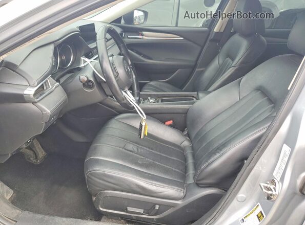 JM1GL1VM3J1335109 2018 MAZDA 6 Silver Front interior view