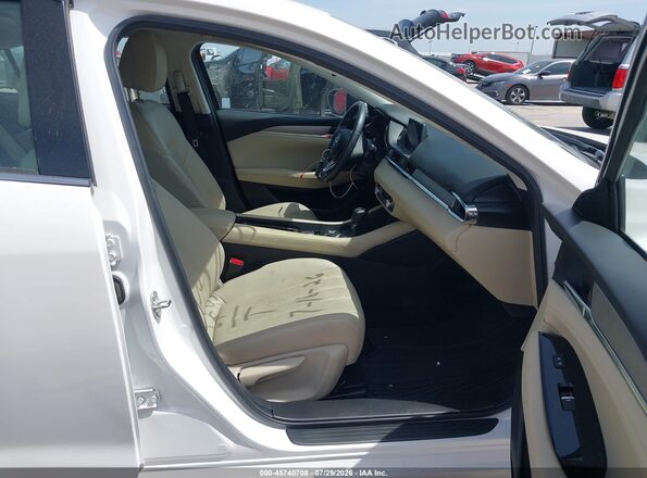 JM1GL1VM7J1304929 2018 MAZDA 6 White Widok wnętrza z przodu