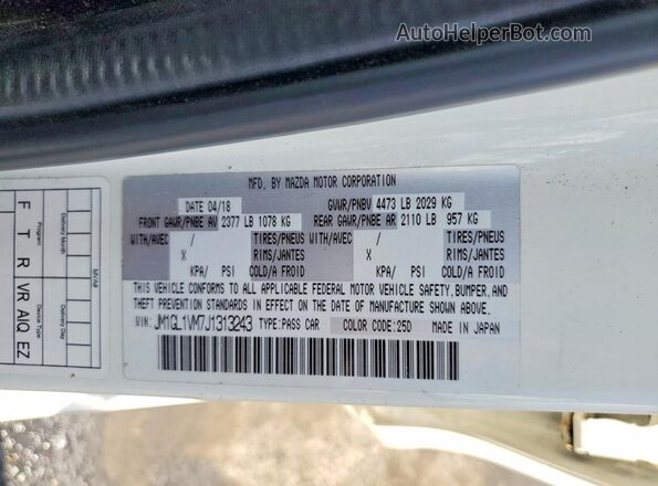 JM1GL1VM7J1313243 2018 MAZDA 6 White Vista del compartimento del motor