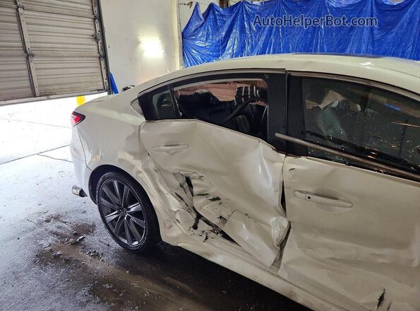 JM1GL1VM9J1315009 2018 MAZDA 6 White Rear seats view
