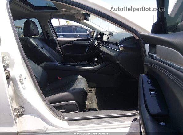 JM1GL1WY6J1334909 2018 MAZDA 6 White წინა სალონის ხედი