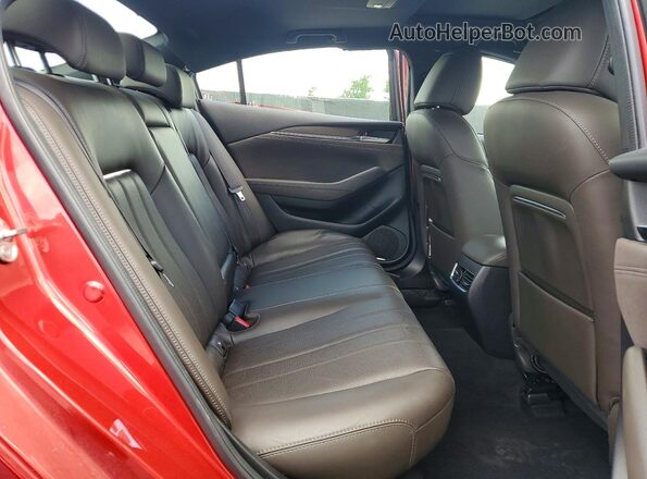 JM1GL1XY0J1328070 2018 MAZDA 6 Red Widok tylnych siedzeń