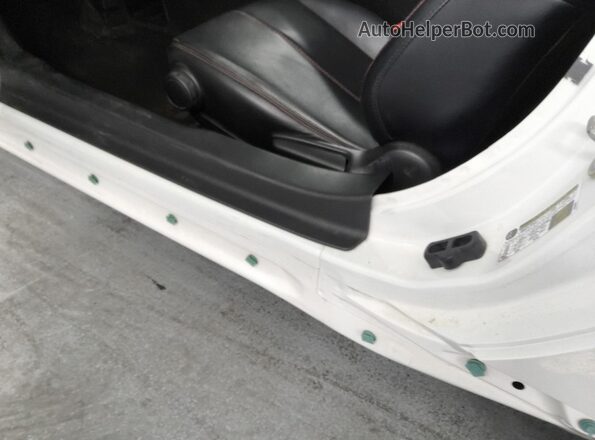 JM1NDAD70J0201857 2018 MAZDA MX-5 White 