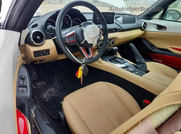 JM1NDAD75S0659010 2025 MAZDA MX-5 White Dashboard view