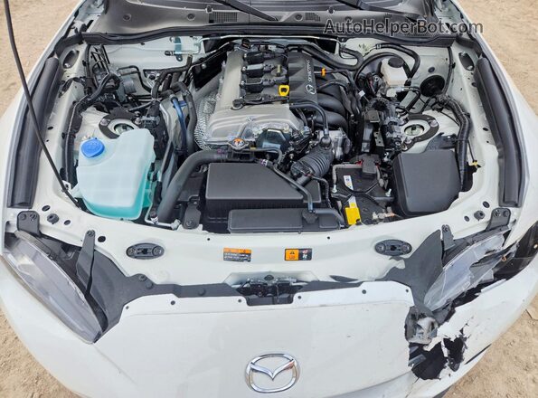 JM1NDAD75S0659010 2025 MAZDA MX-5 White Rear interior view