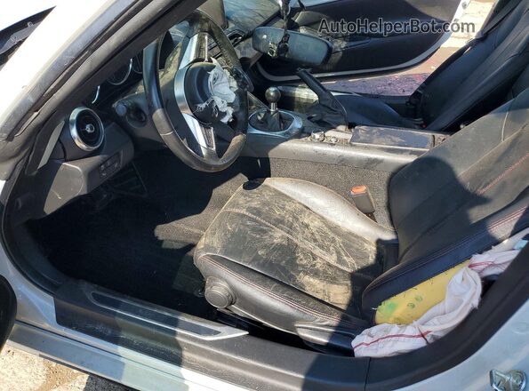JM1NDAM74H0107801 2017 MAZDA MX-5 Gray Вид салону спереду