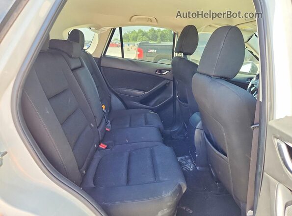 JM3KE2CY0G0758669 2016 MAZDA CX-5 White Widok wnętrza z tyłu