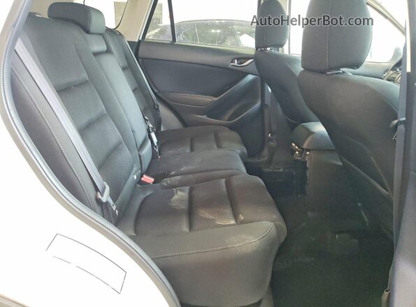 JM3KE2CY3G0620088 2016 MAZDA CX-5 White Widok wnętrza z tyłu