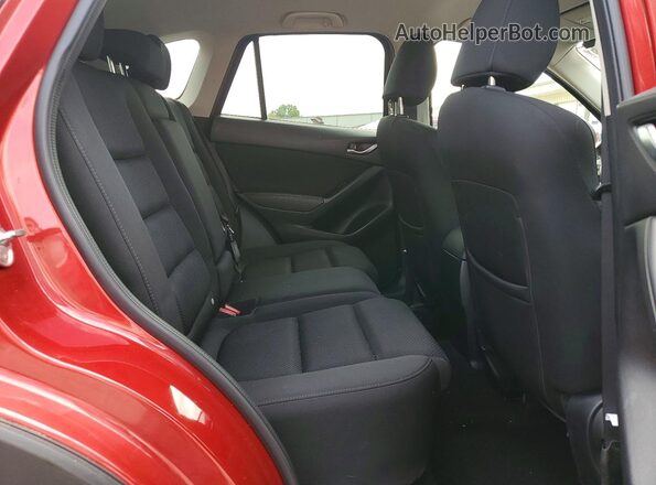JM3KE2CY7G0644572 2016 MAZDA CX-5 Red Widok wnętrza z tyłu