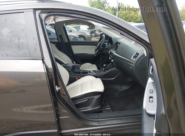 JM3KE2DY7G0642836 2016 MAZDA CX-5 Gray Front interior view