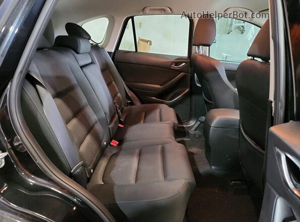 JM3KE4CY4G0604980 2016 MAZDA CX-5 Black Widok tylnych siedzeń