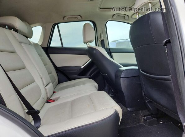 JM3KE4DY2G0719110 2016 MAZDA CX-5 White Vista interior trasera